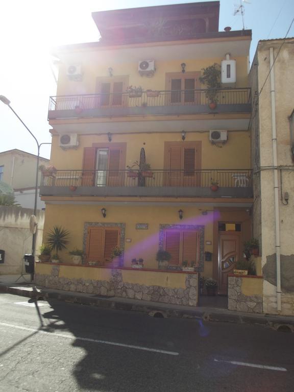 Bed&Breakfast La Casetta SantʼAlessio Siculo Buitenkant foto